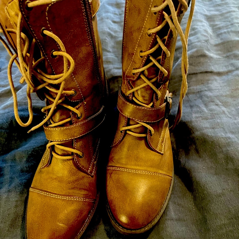 Calf lace up boots